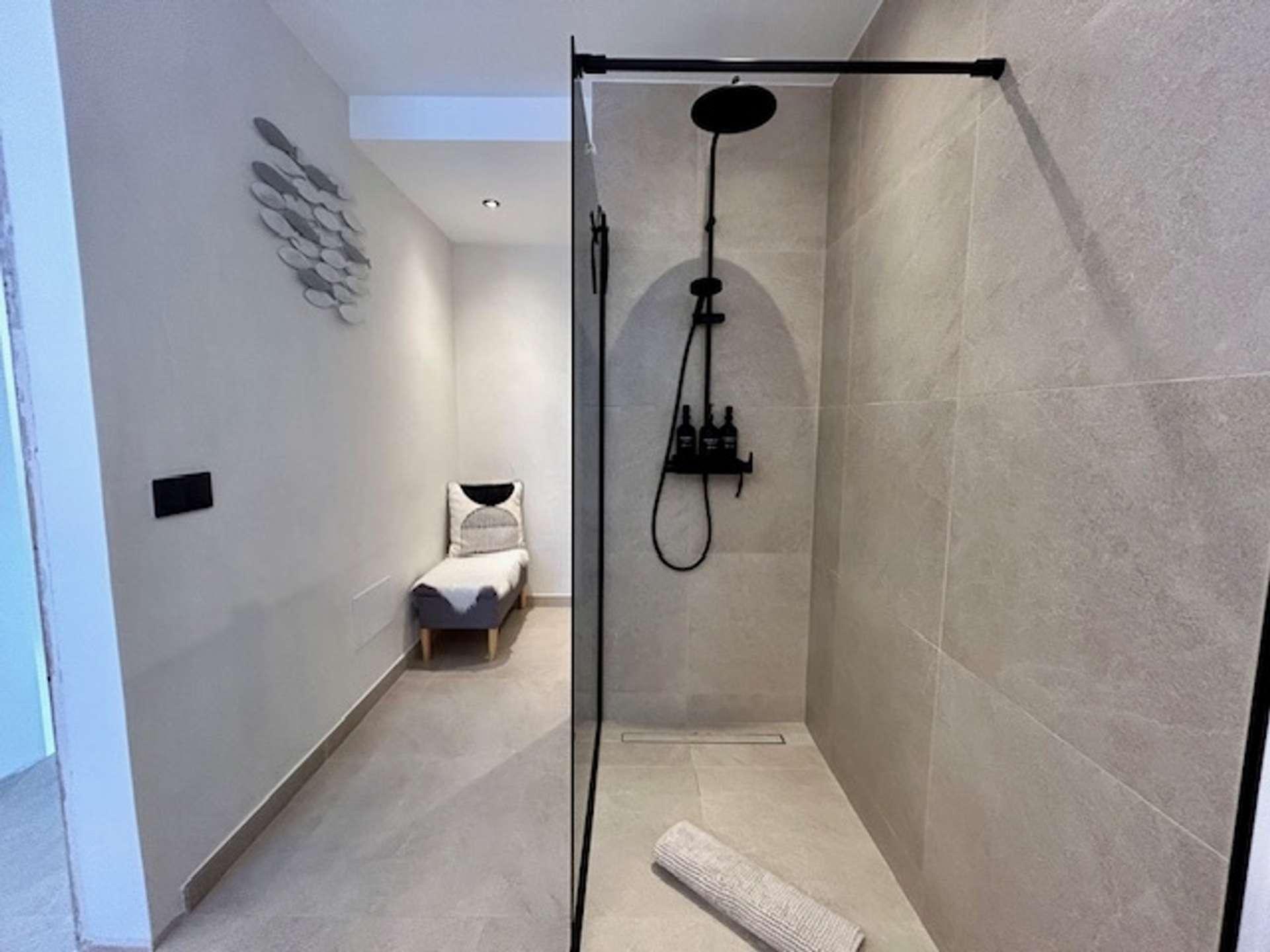 Badezimmer - Bathroom