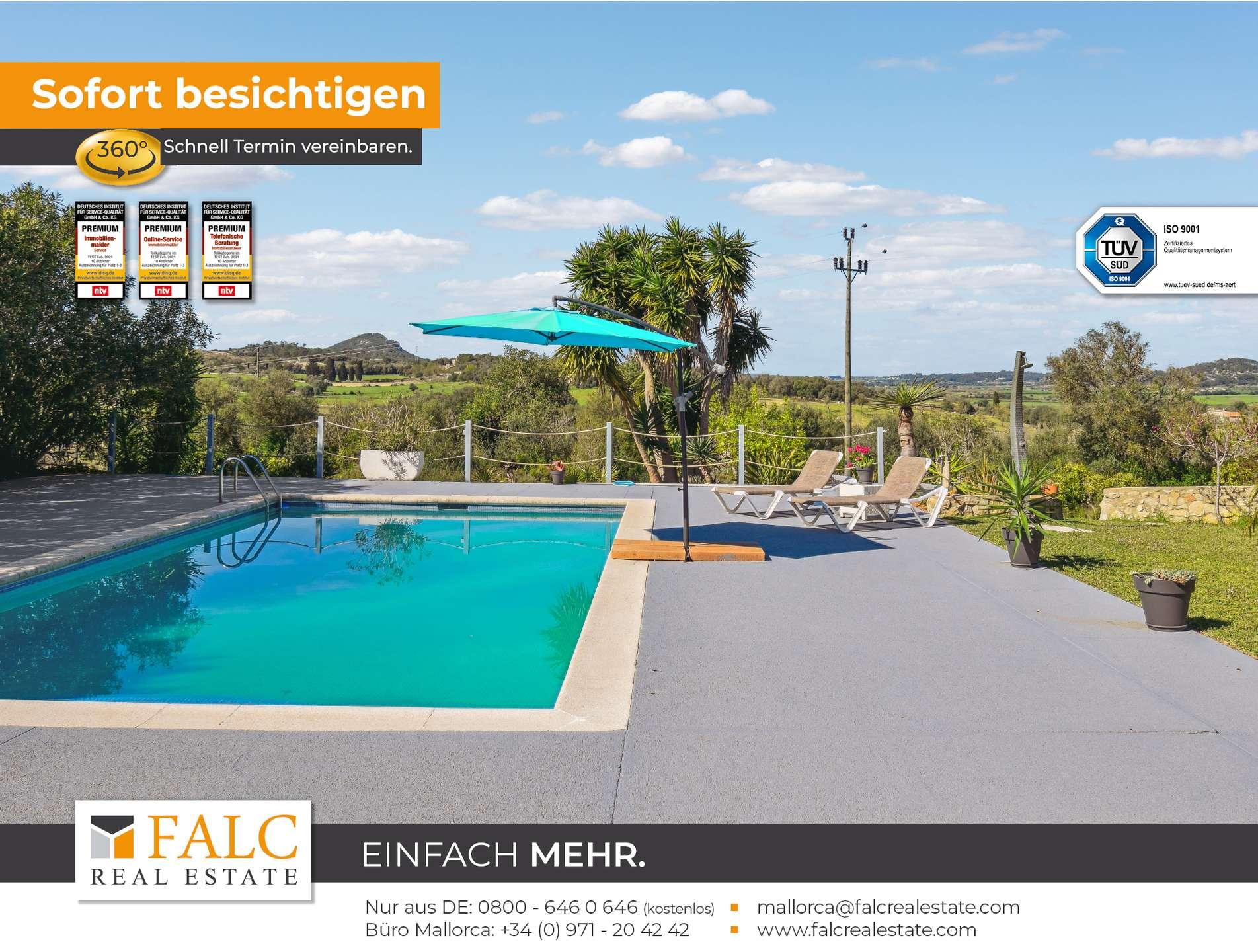 Pool und Sonnenterrasse/piscina y solarium/pool and sunterrace