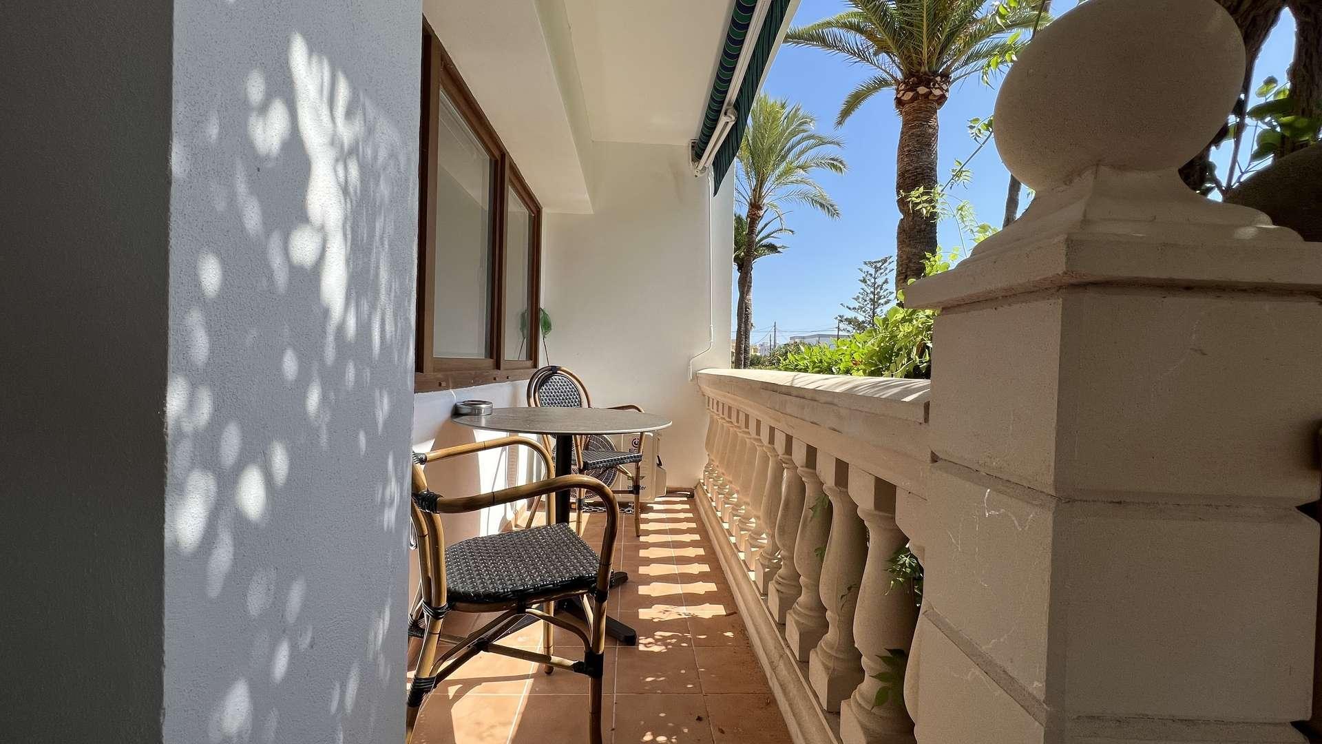 Balkon/Balcón/Balcony