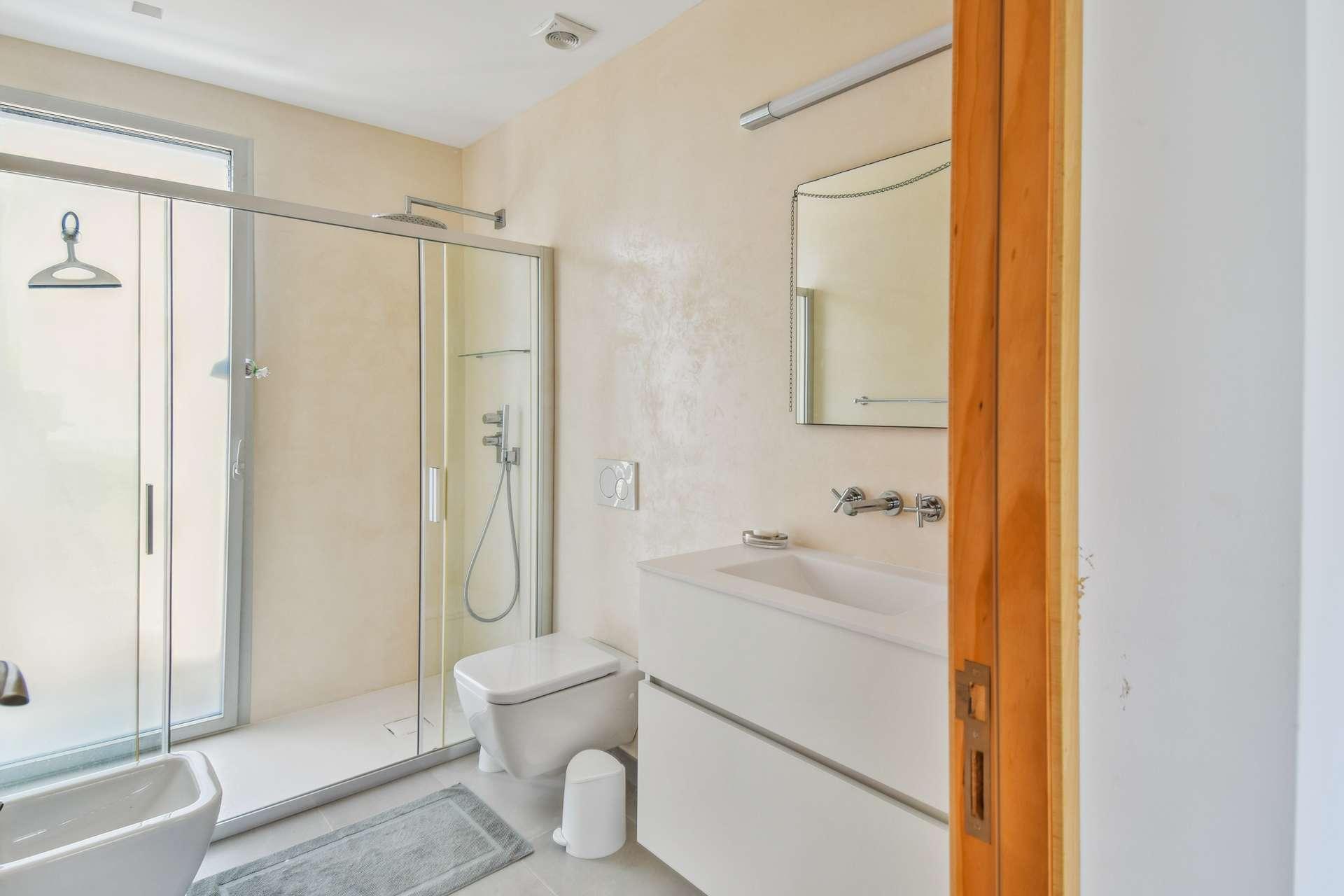 Duschbad/baño con ducha/bathroom with shower