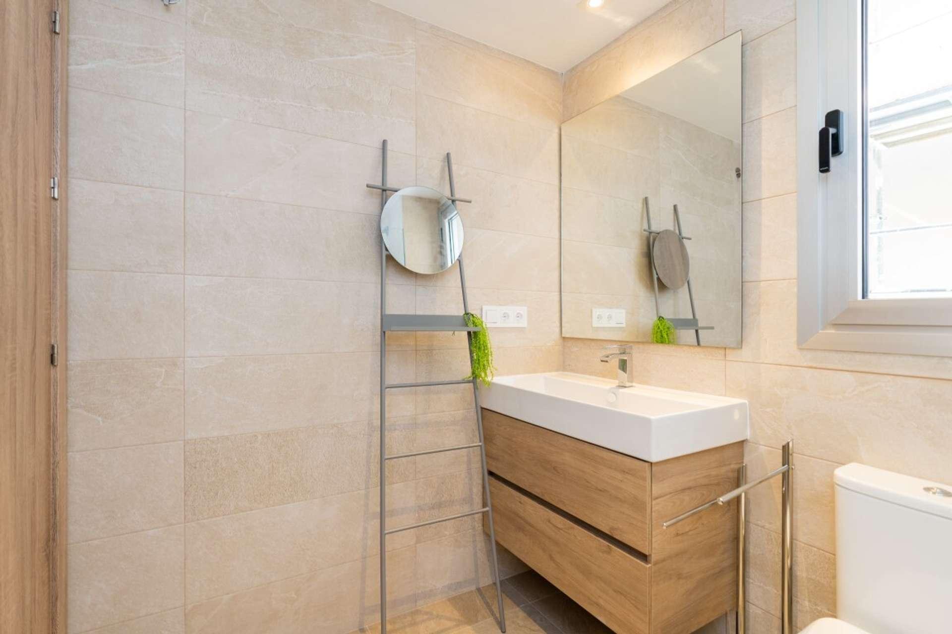 B6-Sunny Golf apartments-Estepona-bathroom_Abril 24