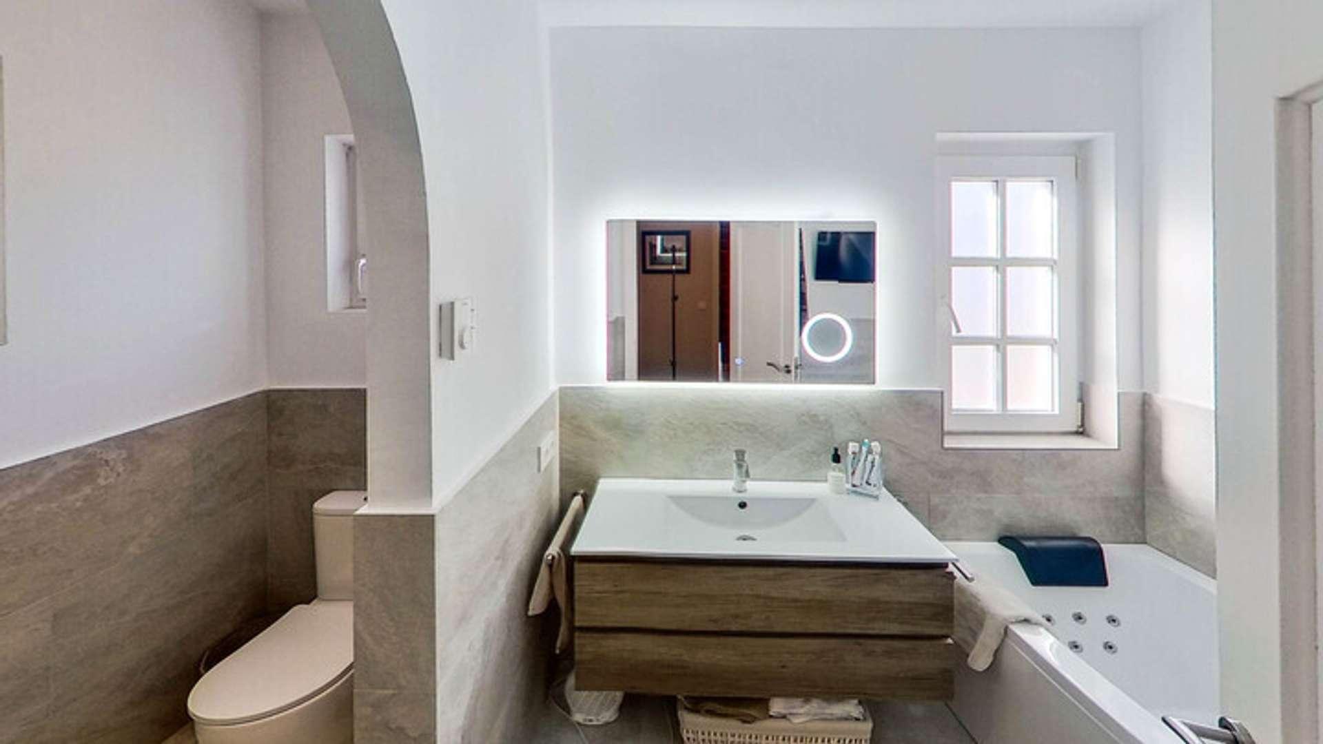 Badezimmer - Bathroom