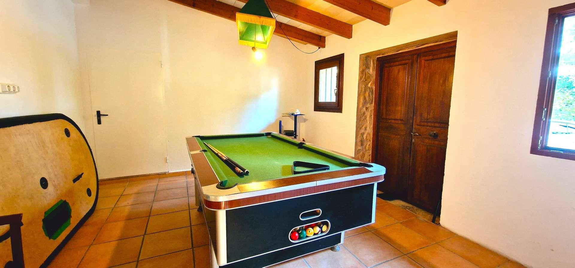 Billardraum/salón de billar/billard room