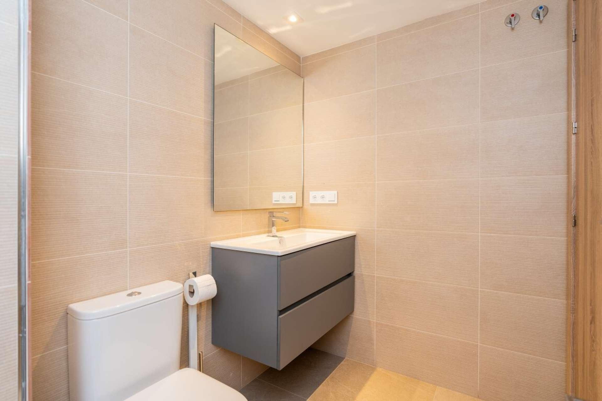 B7-Sunny Golf apartments-Estepona-bathroom_Abril 24