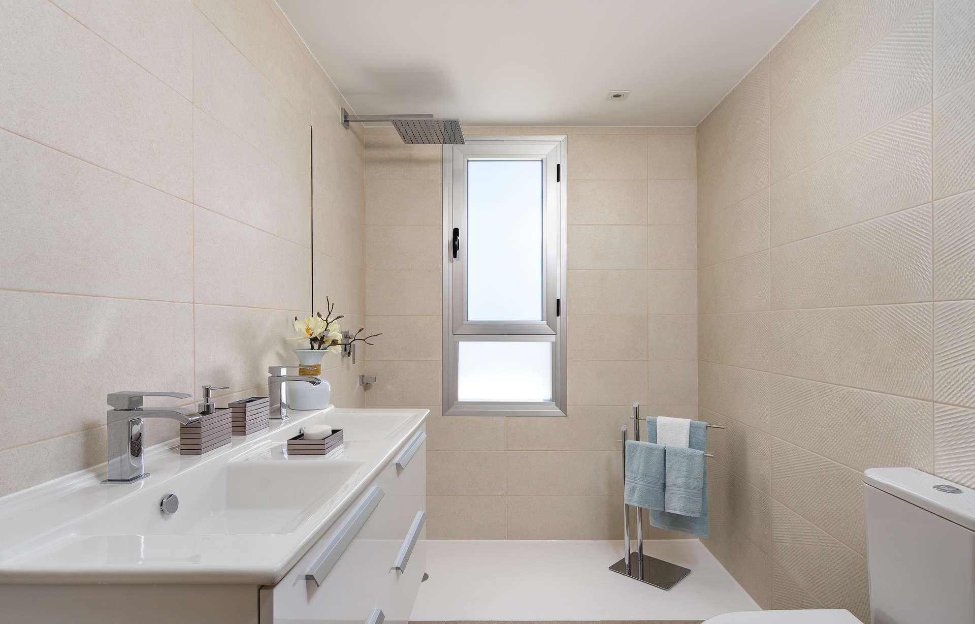 B6_Green_Golf_townhouses_Estepona_Bathrom_Jul 2019_2