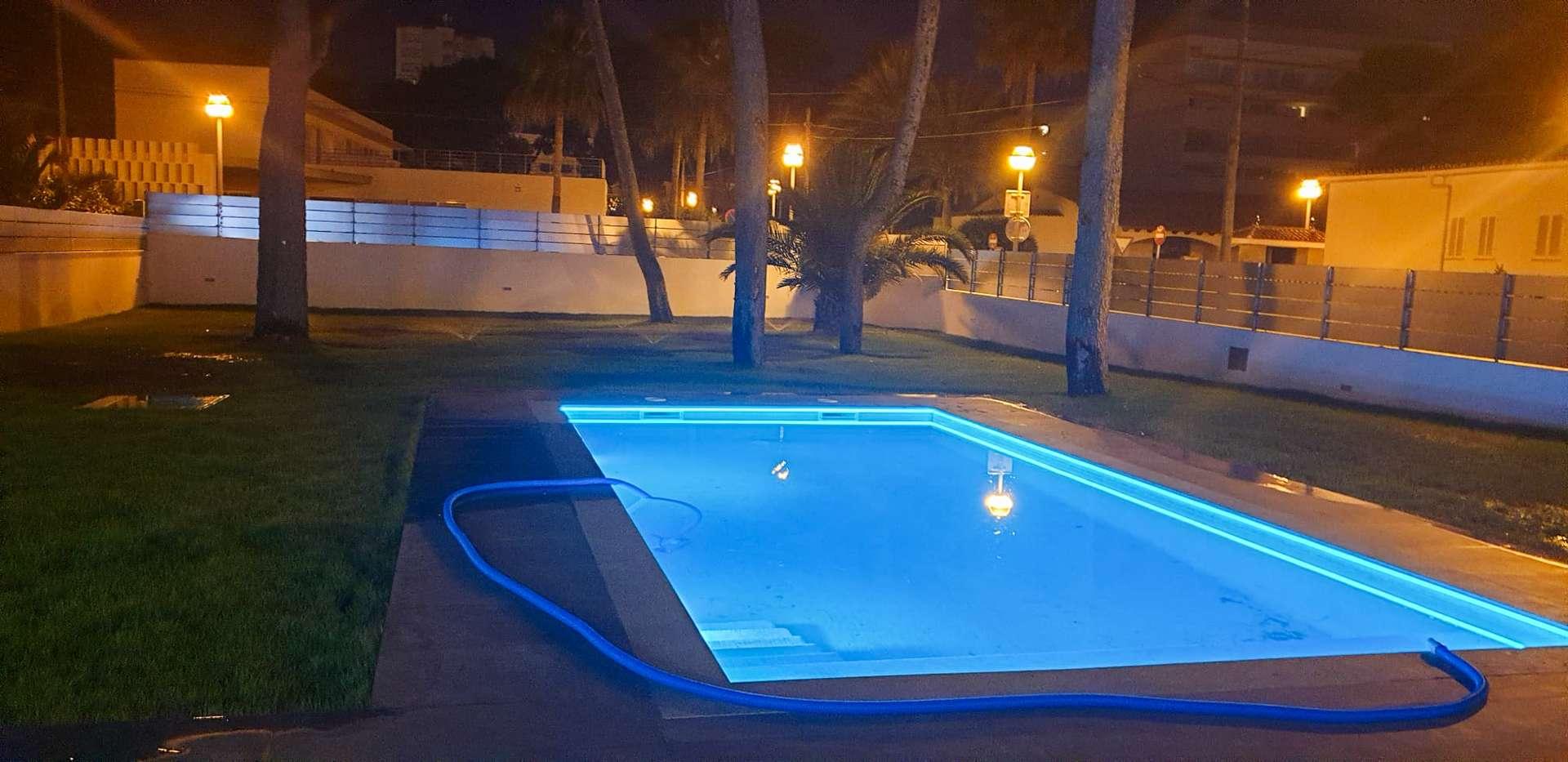 Pool by night 